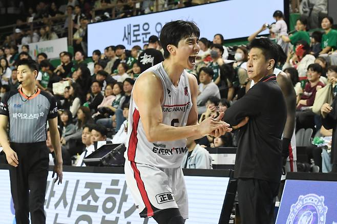환호하는 박지훈. 사진=KBL 제공