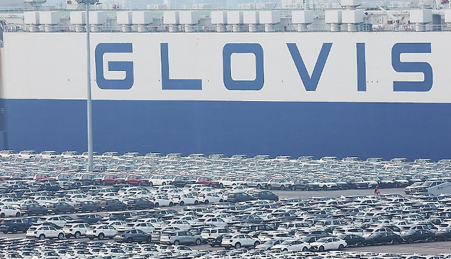 8일 경기도 평택항에 수출용 자동차가 세워져 있다. 연합뉴스
