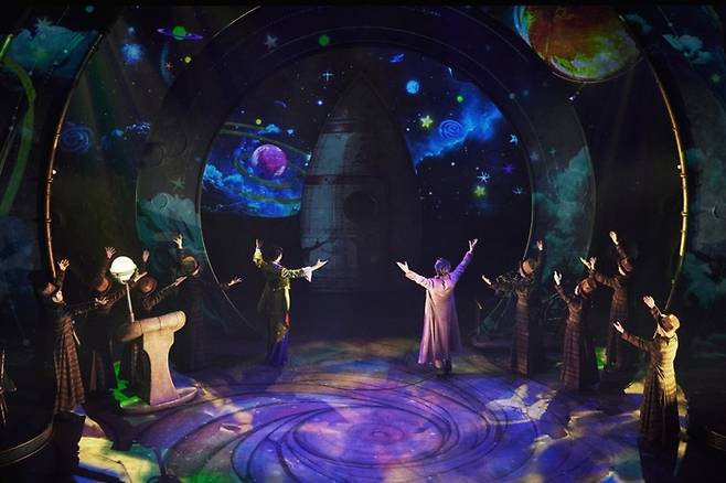 뮤지컬 ‘라이카’는 인간을 너무 사랑해서 우주로 날아간 개 ‘라이카’와 인간을 너무 혐오해서 지구를 부수려는 ‘왕자’의 이야기다. 사진 | 라이브러리컴퍼니