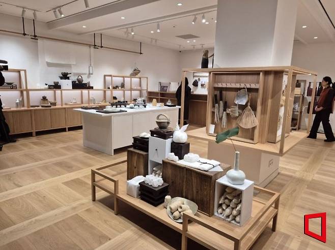 신세계백화점 본점 '더 헤리티지' 지하 1층의 기프트샵. 김흥순 기자