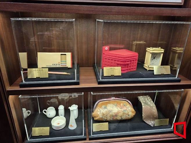 더 헤리티지 역사관에 전시된 옛 신세계백화점 상품. 김흥순 기자