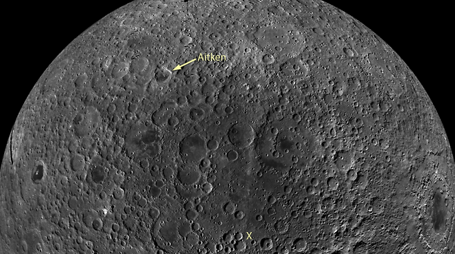 달 뒷면의 남극 근처 에이트켄(Aitken) 분지. 위키미디어 제공.