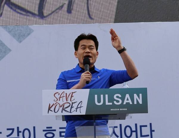 전한길이 정치 성향을 드러낸 이후 은퇴 고민에 대해 털어놨다. 연합뉴스