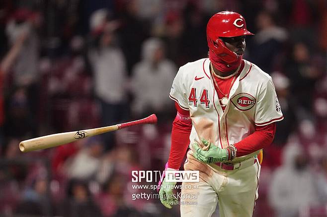 ▲ 최근 메이저리그에서 유명세를 타고 있는 어뢰 배트를 들고 나와 대활약을 펼친 엘리 데라크루즈