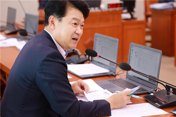 ▲복기왕 의원이 직무가 종료된 대통령 관저 퇴거 시한을 규정한 법률 개정안을 대표 발의했다 ⓒ프레시안 DB