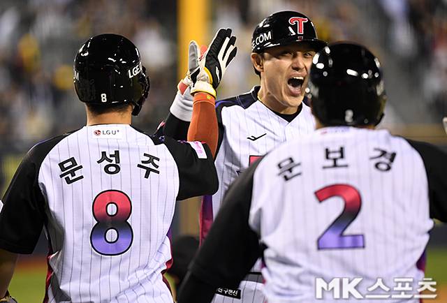 박동원이 11일 잠실 두산전에서 홈런을 친 뒤 기뻐하고 있다. 사진(잠실 서울)=천정환 기자