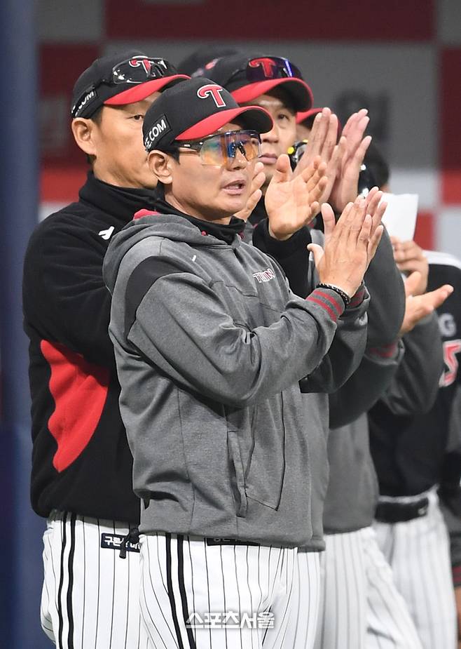 LG 염경엽 감독은 치리노스에게 시즌 15승을 기대하고 있다. 고척 | 박진업 기자 upandup@sportsseoul.com
