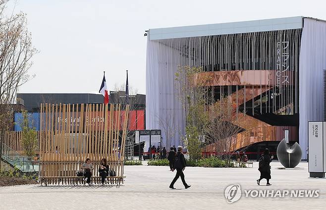 오사카엑스포 프랑스관 (오사카=연합뉴스) 박상현 특파원 = 일본 오사카·간사이 만국박람회(오사카 엑스포) 개막을 하루 앞두고 개회식이 열린 12일 프랑스관 모습. 2025.4.12 psh59@yna.co.kr