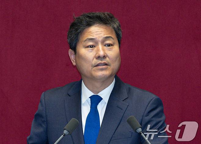 김영배 더불어민주당 의원이 14일 오후 서울 여의도 국회에서 열린 제424회 국회(임시회) 제2차 본회의에 정치·외교·통일·안보에 관한 질문을 하고 있다. 2025.4.14/뉴스1 ⓒ News1 이재명 기자