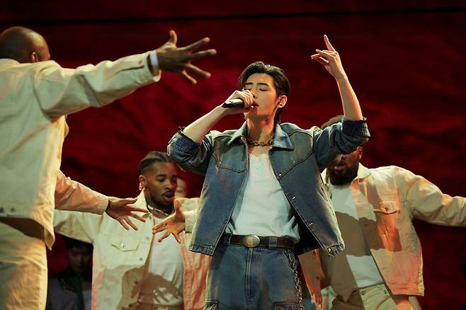 엔하이픈이 코첼라에 출연해 열창하고 있다. 사진 | 로이터 연합뉴스