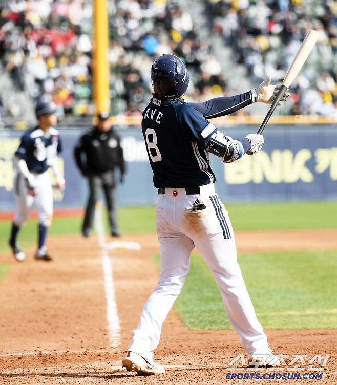 13일 잠실구장에서 열린 LG 트윈스와 두산 베어스의 경기. 두산 케이브가 타격 후 타구를 바라보고 있다. 잠실=박재만 기자 pjm@sportschosun.com/2025.04.13/
