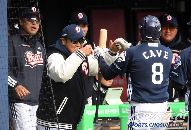 13일 잠실구장에서 열린 LG 트윈스와 두산 베어스의 경기. 4회초 1사 2,3루 두산 케이브가 스리런포를 날린 뒤 환호하고 있다. 잠실=박재만 기자 pjm@sportschosun.com/2025.04.13/