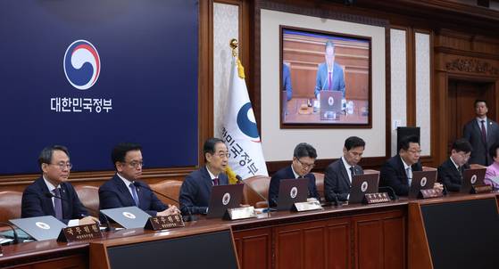 한덕수 대통령 권한대행 국무총리가 14일 정부서울청사에서 열린 국무회의를 주재하고 있다.뉴시스