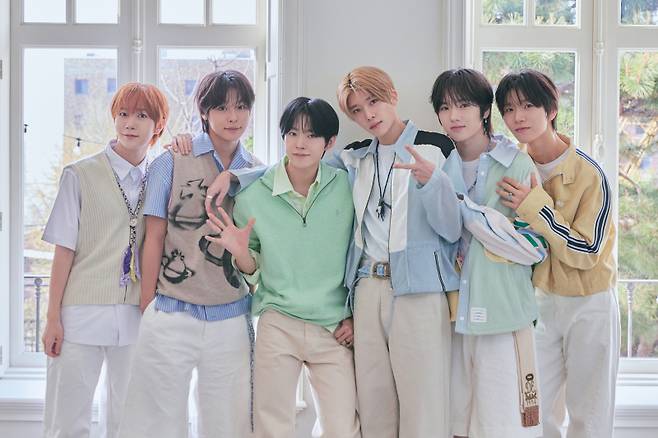 NCT 위시 료, 리쿠, 유우시, 시온, 사쿠야, 재희(왼쪽부터). SM엔터테인먼트 제공