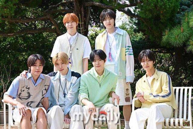 엔시티 위시(NCT WISH)가 10일 서울 이태원동 한 스튜디오에서 진행된 두 번째 미니앨범 'poppop(팝팝)' 인터뷰에서 포즈를 취하고 있다. / 한혁승 기자 hanfoto@mydaily.co.kr