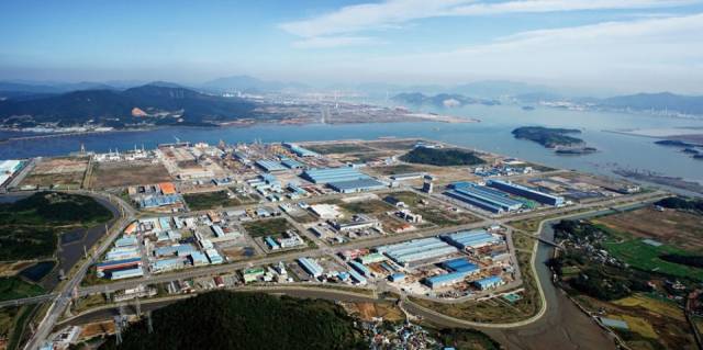 율촌산단 전경. 이 산단의 행정구역은 여수·순천·광양에 걸쳐있다. 사진 제공=광양만권경제자유구역