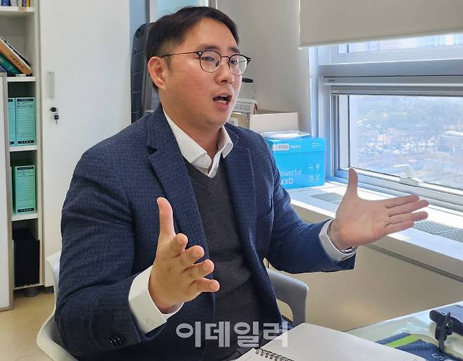 박경호 나손사이언스 연구소장(수의사, 이학박사, 부사장)이 지난달 31일 충북 청주 오송 본사에서 큐라클의 알츠하이머병 치료제 후보물질 CU71 동물실험 결과에 대해 설명하고 있다. (사진=김지완 기자)