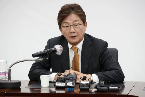 유승민 전 국민의힘 의원이 11일 오전 대구 수성구 국민의힘 대구시당에서 열린 기자간담회에 참석해 발언하고 있다. 유 전 의원은 13일 국민의힘 대선 경선에 불참하겠다고 밝혔다. 뉴스1