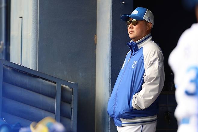 ▲ 삼성 라이온즈 박진만 감독이 선발 로테이션 순서를 바꿔 1위 LG 트윈스를 상대한다. 최원태와 아리엘 후라도의 순서를 바꿔 후라도-최원태-원태인으로 잠실 원정 3연전에 나선다. ⓒ 삼성 라이온즈