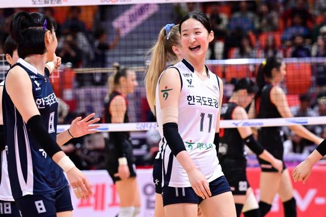 한국도로공사 김세빈(가운데). /사진=한국배구연맹 제공