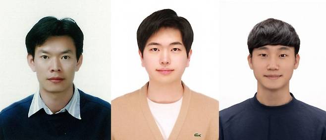 (왼쪽부터) 박수진 포스텍 화학과 교수, 최성호 첨단재료과학부 박사, 한동엽 화학과 박사 . 포스텍 제공.