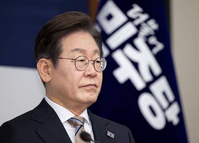 이재명 전 더불어민주당 대표가 16일 국회에서 열린 공명선거 실천 협약식에 참석해 있다. 뉴스1