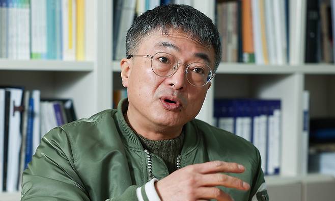 세월호 희생자 고 장준형군의 아버지 장훈씨가 최근 경기 고양에서 세계일보와 만나 “음모론은 가족을 잃은 피해자들의 가슴을 또다시 후벼 파는 것”이라고 비판하고 있다. 고양=최상수 기자
