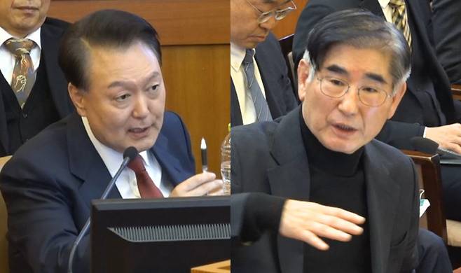 23일 서울 종로구 헌법재판소 대심판정에서 열린 탄핵심판 4차 변론기일에서 윤석열 전 대통령(왼쪽 사진)이 증인으로 출석한 김용현 전 국방부 장관을 직접 신문하고 있다. 2025.01.23. 헌법재판소 제공