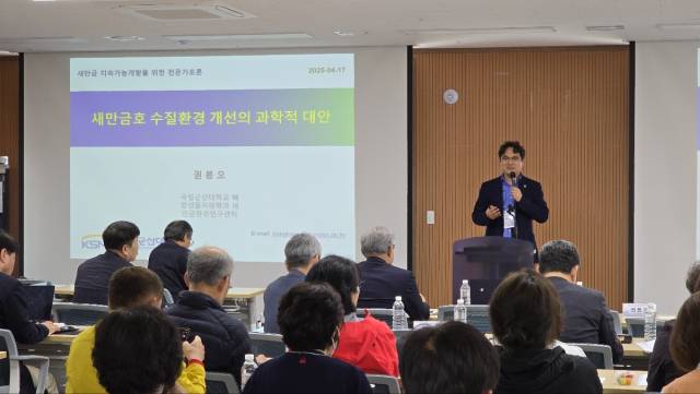 ▲권봉오 교수는 "새만금 내측공사로 부유물의 농도가 높은 시기와 플랑크톤 대발생 시기가 일치할 때 퇴적물이 응집된 형태로 뻘꼽이 발생하는 것으로 추정된다"고 밝혔다. ⓒ프레시안