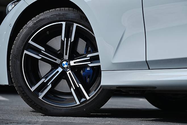 BMW 320i 투어링. 사진 김학수 기자