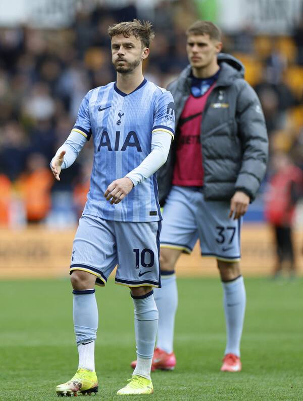 ▲ 토트넘 홋스퍼는 엔제 포스테코글루 감독의 거취에 따라 대규모 선수 이적 등 많은 문제가 걸려 있다는 분석이 나온다. 마티스 텔의 토트넘 완전 이적은 원소속팀 바이에른 뮌헨의 국제축구연맹(FIFA) 클럽월드컵 종료 후에나 결정될 것으로 보인다. ⓒ연합뉴스/REUTERS/AFP