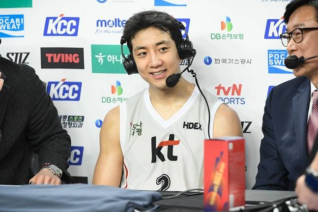 KT 허훈이 경기 후 인터뷰를 하고 있다. /사진=KBL 제공