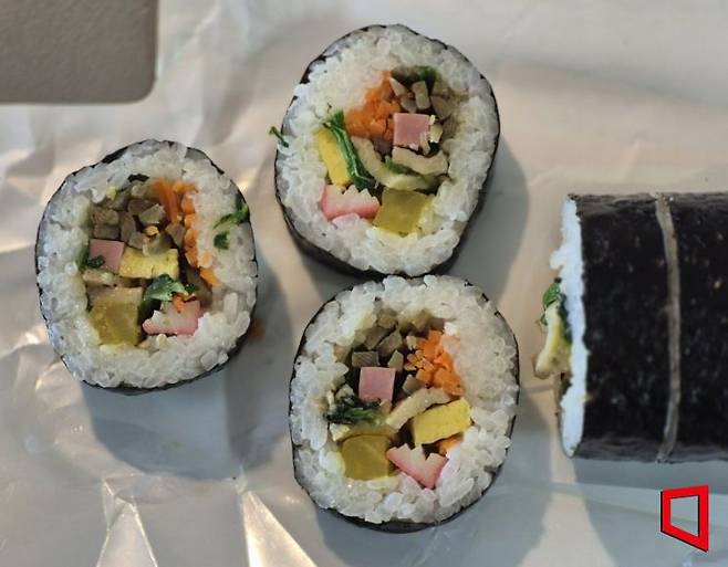 이마트24 1900김밥 내용물. 김흥순 기자