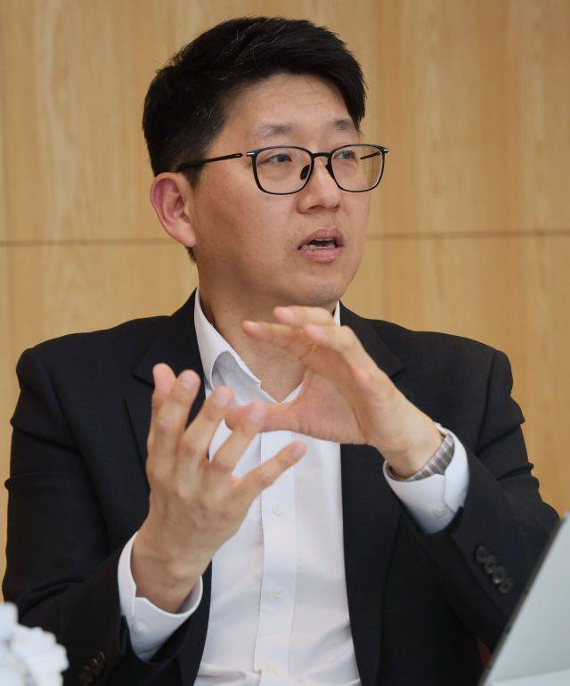 김성진 한국앤컴퍼니 전무가 아시아경제와 인터뷰를 하고 있다. 윤동주 기자