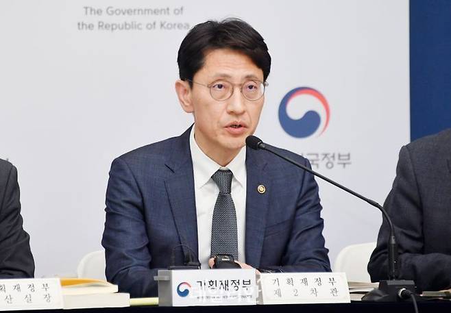 김윤상 기획재정부 차관이 17일 정부세종청사 중앙동에서 열린 2025년 추가경정예산안 상세브리핑에서 주요내용을 발표하고 있다.ⓒ기획재정부