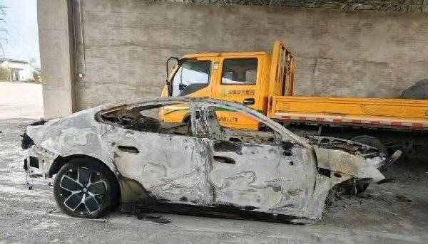 샤오미 전기차 SU7이 사고 후 화재로 전소된 모습. 웨이보 캡쳐