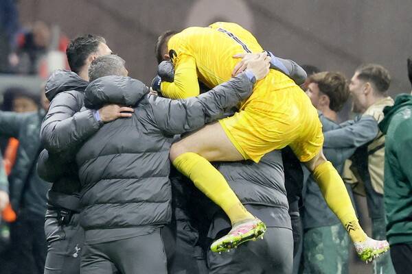 ▲ 토트넘 홋스퍼는 유로파리그 4강에 올랐다. 아인라흐트 프랑크푸르트와의 8강 2차전에서 1-0으로 이기며 1, 2차전 합계 2-1로 웃었다. 엔제 포스테코글루 감독의 운명도 요동쳤지만, 일단 생존에 성공했다. ⓒ연합뉴스/EPA