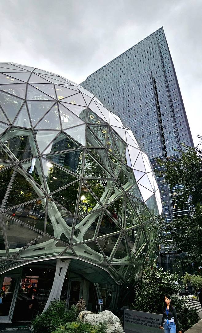 21세기 최첨단 상거래인 e커머스의 왕국인 아마존 본사가 시애틀에 있다. 손호철 제공