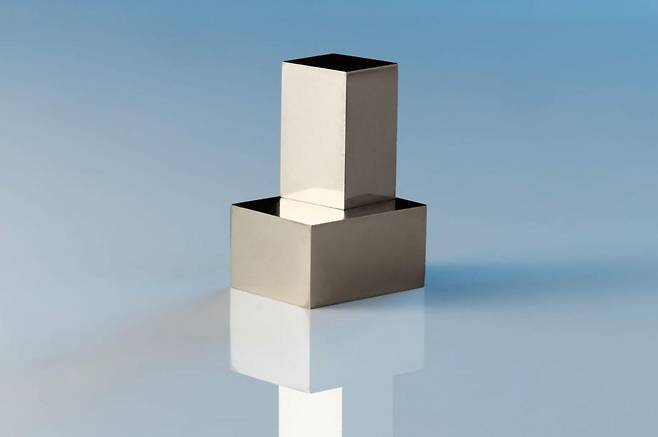 네오디뮴 합금으로 만든 자석. 일반 자석보다 자력이 15배 강한 이 부품은 전기차 모터, 풍력터빈을 만드는 데 꼭 필요하다. MP머티리얼스 제공