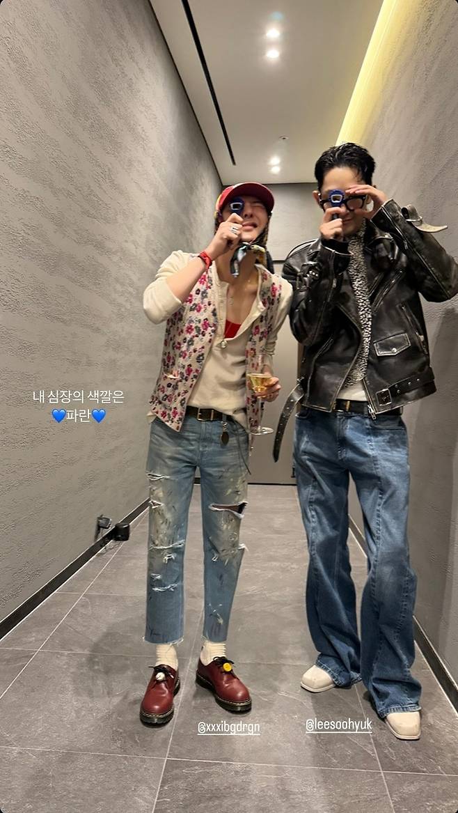 지드래곤이 비 오는 주말에도 힙한 감성을 놓치지 않았다.사진=지드래곤 SNS