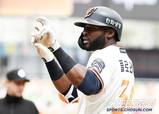 20일 대전 한화생명볼파크에서 열린 NC-한화전. 1회말 1사 플로리얼이 안타를 친 후 기뻐하고 있다. 대전=정재근 기자 cjg@sportschosun.com/2025..4.20/