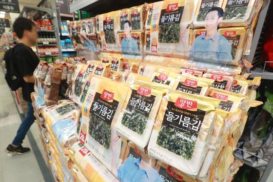 서울 시내 한 대형마트에 진열된 각종 김 제품. 연합뉴스