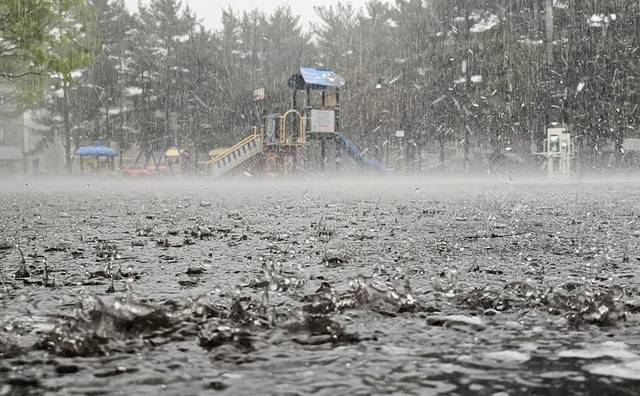 ▲ 전국에 비가 내린 지난 19일 오후 경기도 고양시에 요란한 소나기가 쏟아지고 있다. 연합뉴스