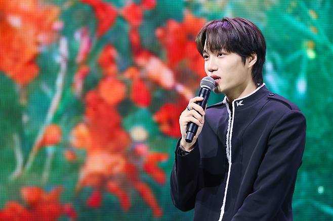 엑소 카이가 21일 오후 4시 서울 광진구 예스24 라이브홀에서 미니 4집 '웨이트 온 미' 쇼케이스를 열었다. 연합뉴스