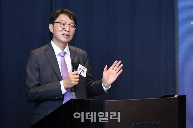 윤정근 율촌 공정거래그룹 대표가 지난 17일 공정거래그룹 고객 초청 세미나에서 인사말씀을 하고 있다. (사진=법무법인 율촌)