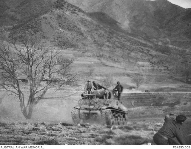 가평 전투의 한 장면. 가평 전투. (출처: Parry, Raymond Norman (Ray), 1951, Public domain, via Wikimedia Commons)