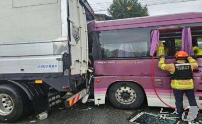 화재 현장. (경기도소방재난본부 제공. 재판매 및 DB 금지) 2025.4.22/뉴스1