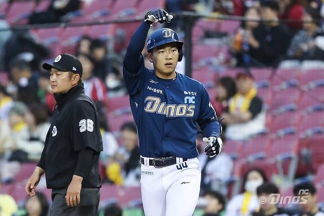 NC 다이노스 김휘집이 22일 열린 2025 KBO리그 잠실 LG 트윈스전에서 연장 10회초 결승타를 쳐 팀의 6-5 승리를 견인했다. (NC 다이노스 제공)