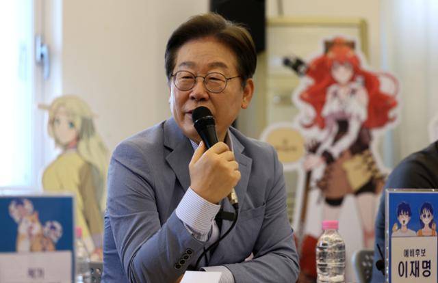 이재명 전 더불어민주당 대표가 18일 대구 북구 사회혁신커뮤니티연구소 협동조합 소이랩에서 열린 K콘텐츠 기업 간담회에 참석해 발언하고 있다. 대구=연합뉴스