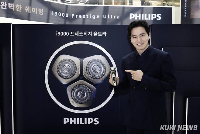 ‘i9000 프레스티지 울트라’는 시리즈 중 최고 사양을 갖췄으며, 최대 -0.08mm 뿌리 수염까지 미리 절삭하는 초밀착 쉐이빙으로 차원이 다른 절삭력을 선사한다. /필립스코리아 제공
